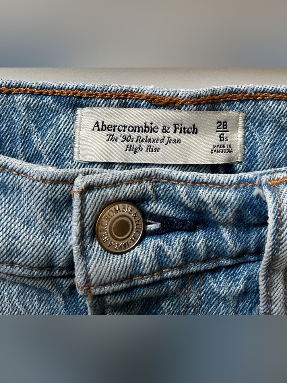 Abercrombie & Fitch Cuffed Jeans - Picture 2 of 6